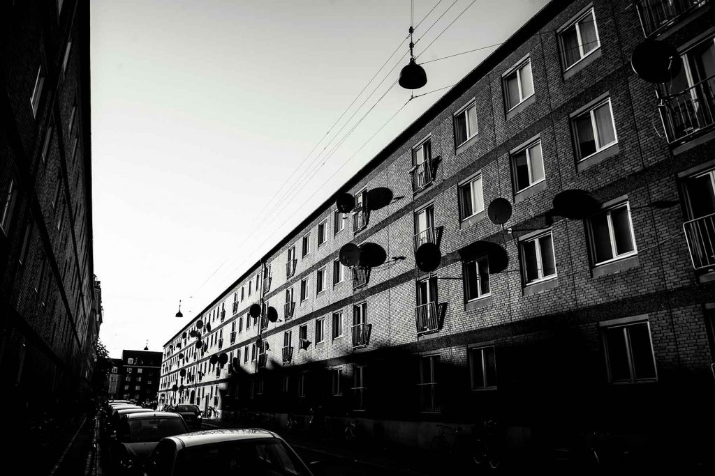 Parabolic antennas at the Norrebro's neighborhood in Copenhagen, Denmark on June, 2016. (Miguel Gomez)