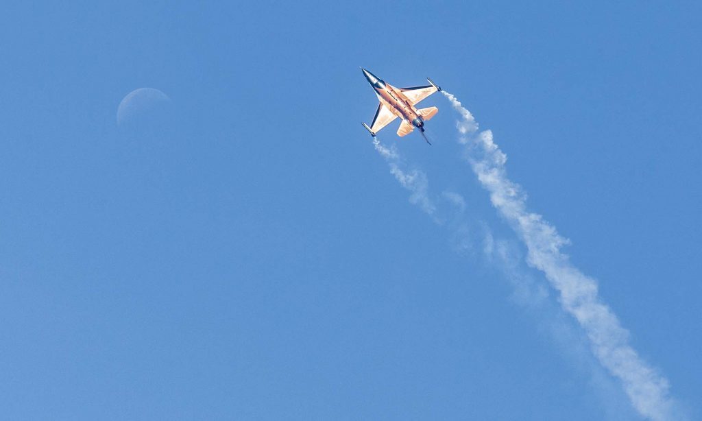 airshow-plane-moon