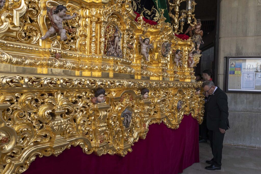 Semana Santa: Afligidos en San Fernando, España, 20250414. Foto Miguel Gomez