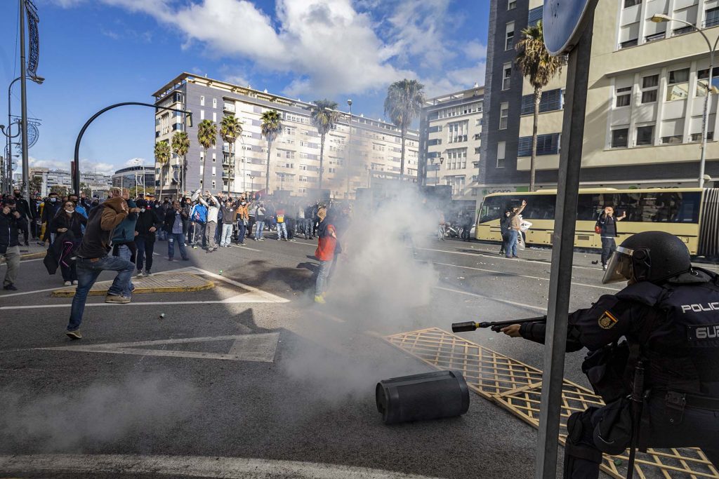 in Cadiz, Spain, November 23 in 2021. Photo by Miguel GomezJornada de protestas de los trabajadores del metal en Cádiz, España el 23 de November de 2021. Foto por Miguel Gómez