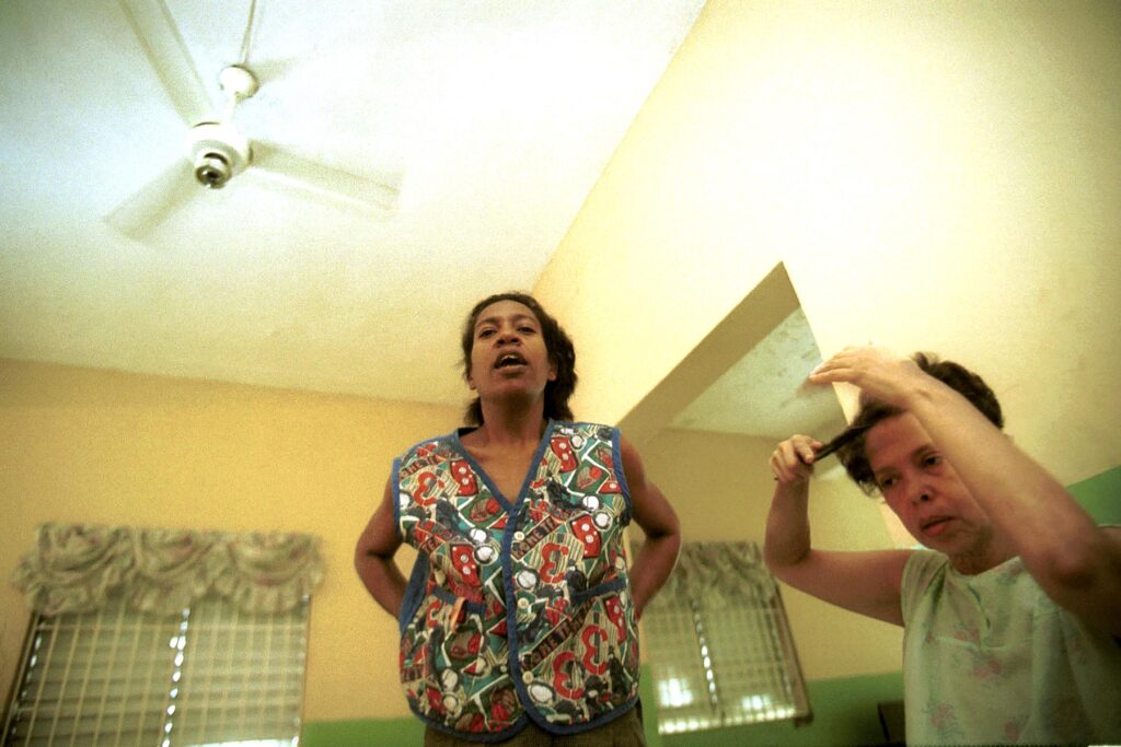 Luz María, left, and a unidentified woman at the Pedro Brand’s Psychiatric Hospital (El 28) in Pedro Brand, Dominican Republic el 1 de January de 1998. Foto Listin Diario/Miguel Gomez